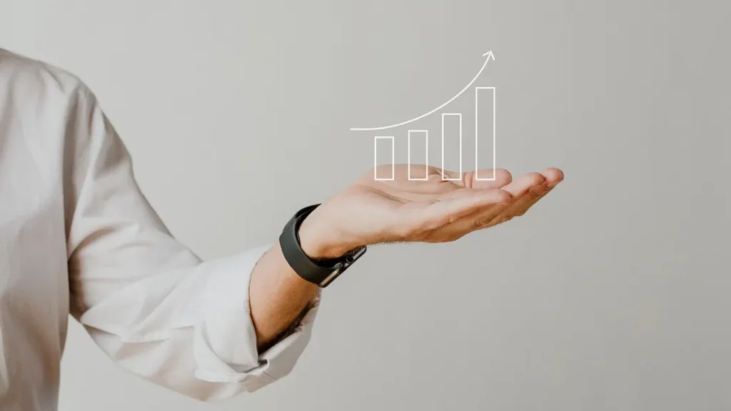 In-House vs. Outsourced: The Hybrid Model Advantage!