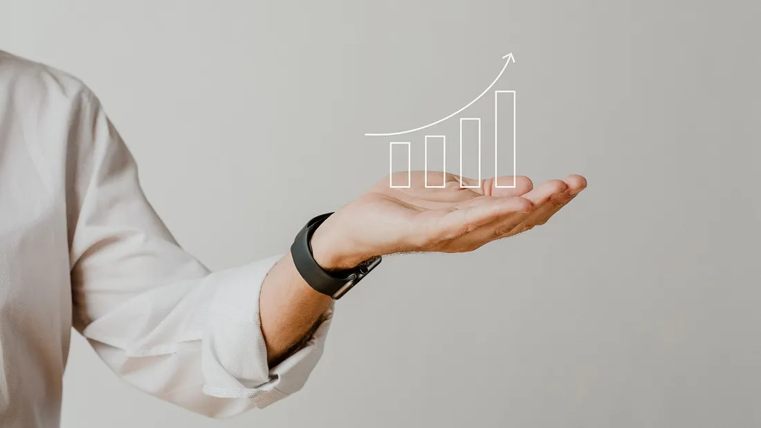 In-House vs. Outsourced: The Hybrid Model Advantage!