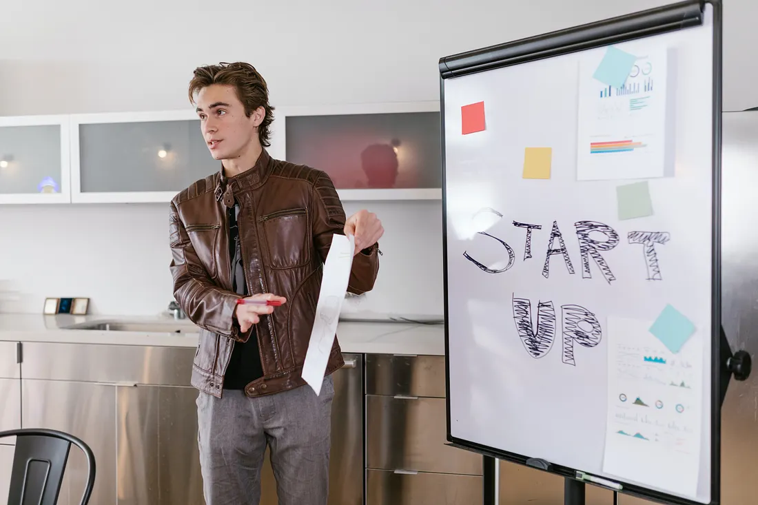 Mastering Cognitive Biases : Insights for Startup and MSME Leaders
